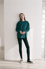 Relaxed-Fit Long-Sleeve Linen Top with Drop Shoulder and Minimalist Crew Neck Design