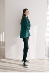 Relaxed-Fit Long-Sleeve Linen Top with Drop Shoulder and Minimalist Crew Neck Design
