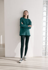 Relaxed-Fit Long-Sleeve Linen Top with Drop Shoulder and Minimalist Crew Neck Design