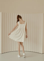 Sleeveless Linen Mini Dress with Square Neckline and Gathered Waist for Feminine Charm