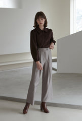 Linen Long-Sleeve Shirt with Tailored Collar and Gathered Cuffs for Elegant Everyday Styling