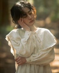 Vestido largo con mangas de obispo y cuello capa puritano de lino y algodón de Judith