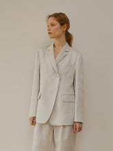 Tailored Linen Blazer Shirt With Structured Lapel And Pocket Detailing