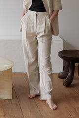 Tailored Linen Pants with Pleated Front and Straight Leg Cut for Polished Everyday Wear
