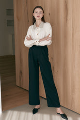 Minimalist Long-Sleeve Linen Shirt with Contrast Collar and Button Front for Elegant Styling