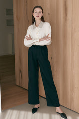 Minimalist Long-Sleeve Linen Shirt with Contrast Collar and Button Front for Elegant Styling