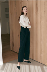 Minimalist Long-Sleeve Linen Shirt with Contrast Collar and Button Front for Elegant Styling
