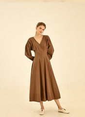 Elegant Cotton Poplin V-Neck Dress With Long Sleeves And Flared Midi Skirt For Timeless Style        4o