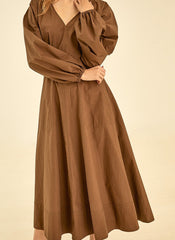 Elegant Cotton Poplin V-Neck Dress With Long Sleeves And Flared Midi Skirt For Timeless Style        4o