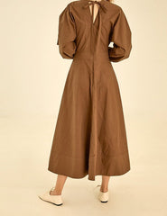 Elegant Cotton Poplin V-Neck Dress With Long Sleeves And Flared Midi Skirt For Timeless Style        4o