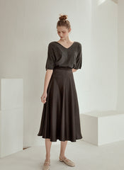 Relaxed-Fit Linen Blouse with V-Neckline and Elbow-Length Sleeves in Breathable Fabric