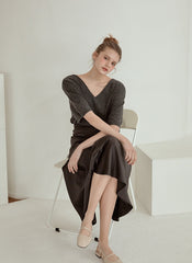 Relaxed-Fit Linen Blouse with V-Neckline and Elbow-Length Sleeves in Breathable Fabric