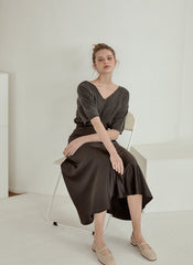 Relaxed-Fit Linen Blouse with V-Neckline and Elbow-Length Sleeves in Breathable Fabric