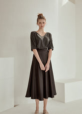 Relaxed-Fit Linen Blouse with V-Neckline and Elbow-Length Sleeves in Breathable Fabric