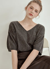 Relaxed-Fit Linen Blouse with V-Neckline and Elbow-Length Sleeves in Breathable Fabric