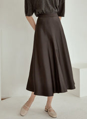 Relaxed-Fit Linen Blouse with V-Neckline and Elbow-Length Sleeves in Breathable Fabric