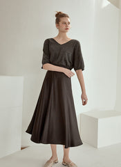 Relaxed-Fit Linen Blouse with V-Neckline and Elbow-Length Sleeves in Breathable Fabric