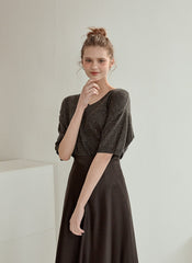 Relaxed-Fit Linen Blouse with V-Neckline and Elbow-Length Sleeves in Breathable Fabric