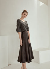 Relaxed-Fit Linen Blouse with V-Neckline and Elbow-Length Sleeves in Breathable Fabric