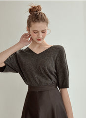 Relaxed-Fit Linen Blouse with V-Neckline and Elbow-Length Sleeves in Breathable Fabric