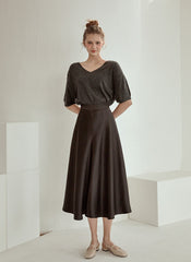 Relaxed-Fit Linen Blouse with V-Neckline and Elbow-Length Sleeves in Breathable Fabric