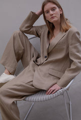 Classic Linen Blazer with Notch Lapel and Button Closure in Natural Beige for Smart Styling