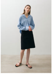 Relaxed Fit Linen Blouse With Wide Sailor Collar And Extended Cuffs For Timeless Elegance