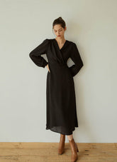 Elegant Wrap V-Neck Linen Dress with Long Sleeves and Flared Hem for Effortless Style