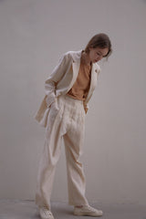 Tailored Women's Linen Blazer with Notch Lapel and Flap Pockets – Breathable Natural Fabric