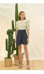 Sailor-Inspired Linen Blouse with Contrast Piping and Structured Sleeves for Retro Elegance