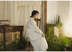 Blusa Teresa de lino y algodón con cuello puritano y manga larga