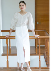 High-Waisted Linen Midi Skirt with Front Slit and Tailored Silhouette for Elegant Styling