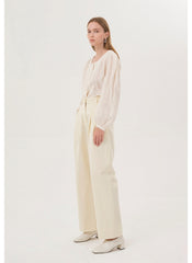 Classic Linen Blouse with Square Neckline and Gathered Sleeves for a Timeless Feminine Look