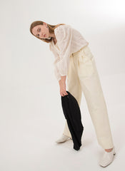 Classic Linen Blouse with Square Neckline and Gathered Sleeves for a Timeless Feminine Look