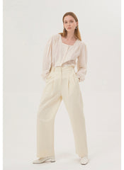Classic Linen Blouse with Square Neckline and Gathered Sleeves for a Timeless Feminine Look