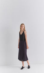 High-Waisted Linen Midi Skirt with Side Button Detail and Elastic Back Waistband