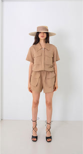 High-Waisted Linen Shorts with Oversized Flap Pockets and Elastic Waistband
