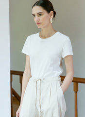 Breathable Linen T-Shirt With Classic Crew Neck and Tailored Fit for Everyday Sophistication