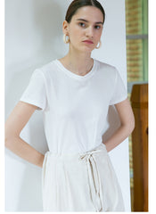 Breathable Linen T-Shirt With Classic Crew Neck and Tailored Fit for Everyday Sophistication