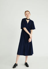 Chic V-Neck Linen Midi Dress with Belted Waist and Short Sleeves for Elegant Styling