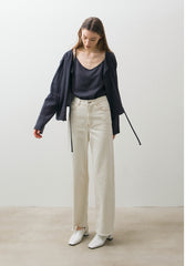 Breathable Linen Camisole Top with V-Neckline and Adjustable Straps for Effortless Summer Wear