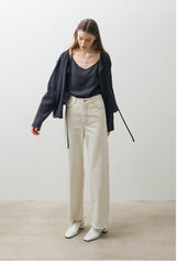 Breathable Linen Camisole Top with V-Neckline and Adjustable Straps for Effortless Summer Wear