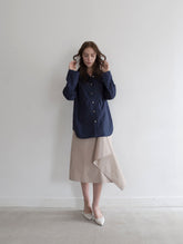 Button-Down Linen Shirt with Structured Collar and Relaxed Fit