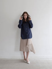 Button-Down Linen Shirt with Structured Collar and Relaxed Fit