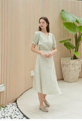 Linen Button-Front Blouse with Puff Sleeves and V-Neckline – Elegant Summer Workwear Top
