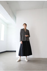 Chic Tailored Linen Blazer for Women with Notched Lapel and Single-Breasted Closure