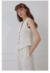 Sleeveless Linen Top With V-Neckline And Contoured Button Front