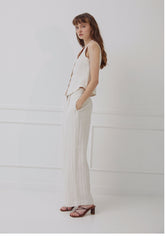Sleeveless Linen Top With V-Neckline And Contoured Button Front