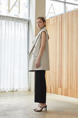 Tailored Sleeveless Double-Breasted Linen Blazer for Women with Structured Shoulder Design