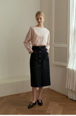 Elegant Minimalist Women’s Long Sleeve Top In Breathable Natural Linen Fabric For Everyday Wear